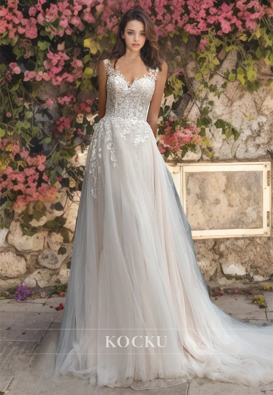 A-Line Sweetheart Spaghetti Straps Wedding Dress Appliques Lace Bridal Dress with Sweep Train Timeless Wedding Dress